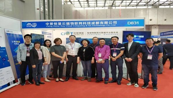 中景物聯(lián)參展2019廊坊國(guó)際電梯展覽會(huì) 肖董事長(zhǎng)一行蒞臨現(xiàn)場(chǎng)指導(dǎo)工作